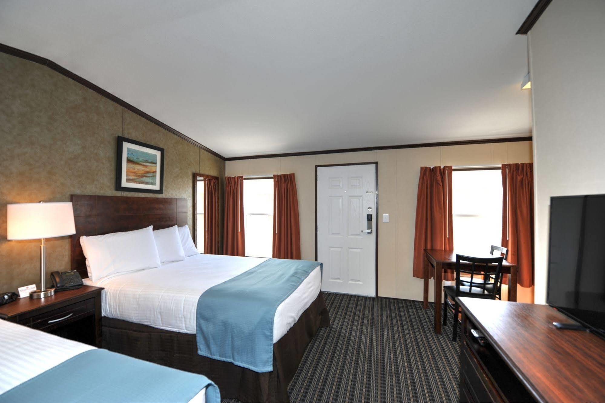 Instalodge Hotel And Suites Karnes City Экстерьер фото
