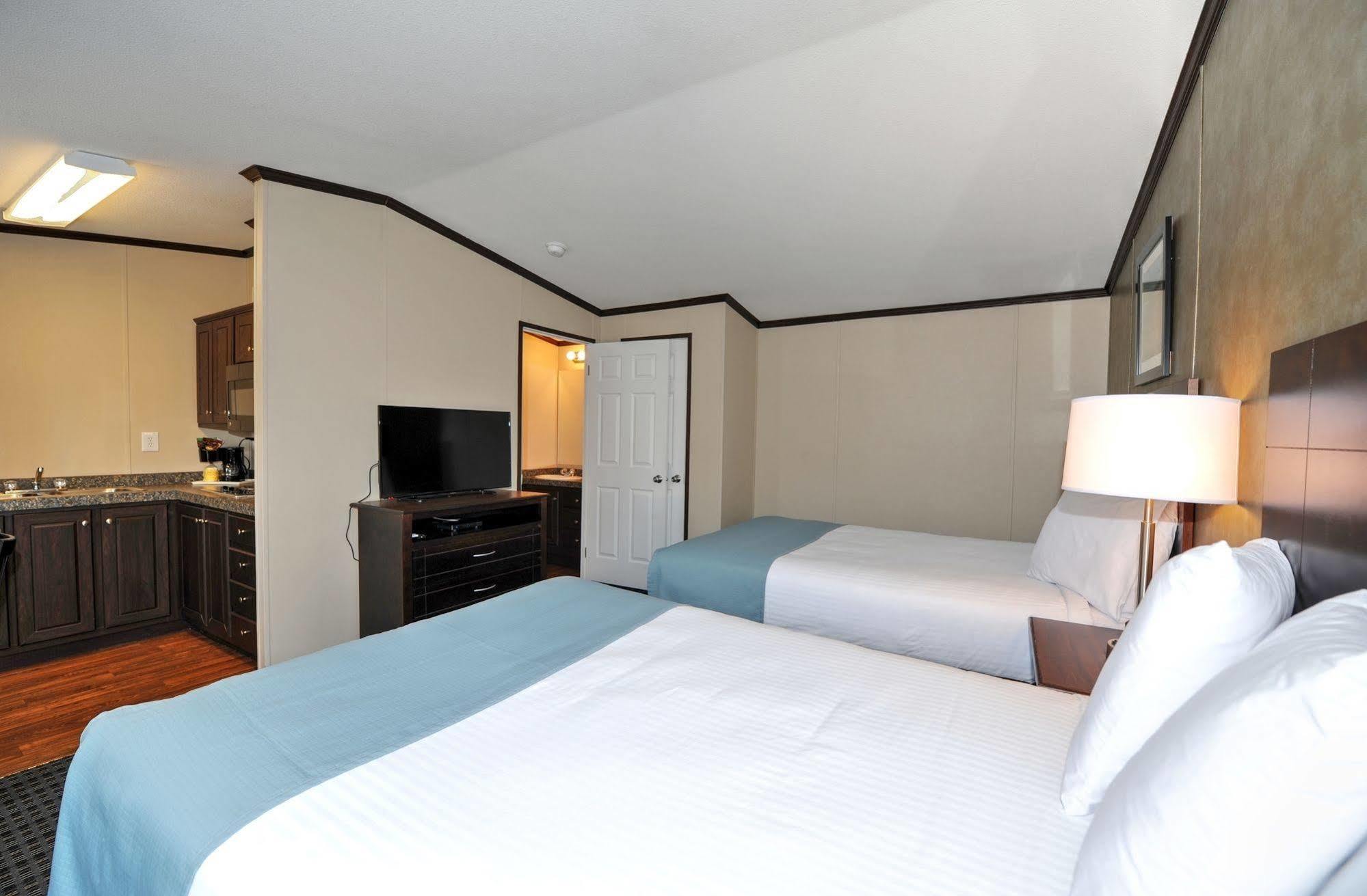 Instalodge Hotel And Suites Karnes City Экстерьер фото